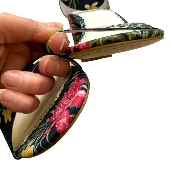 1901 Ellery Sandal Heels in Navy Hawaii Tropical Print Size 12M - Picture 6 of 11